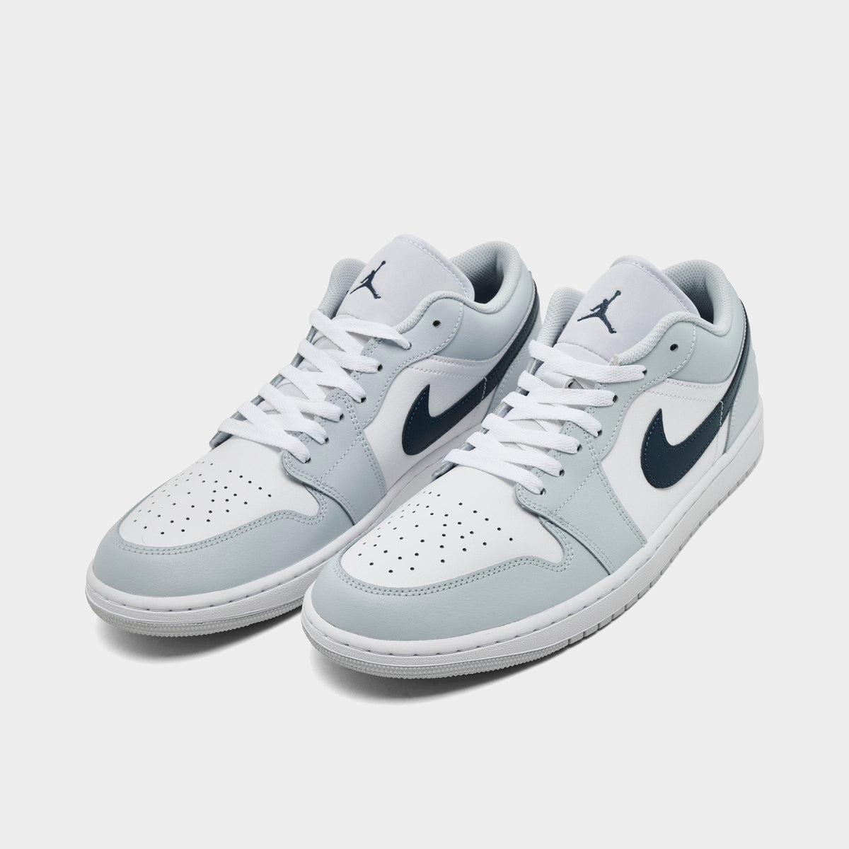 Men's Air Jordan Retro 1 Low Casual Shoes - Aura/White/Squadron Blue - view 2