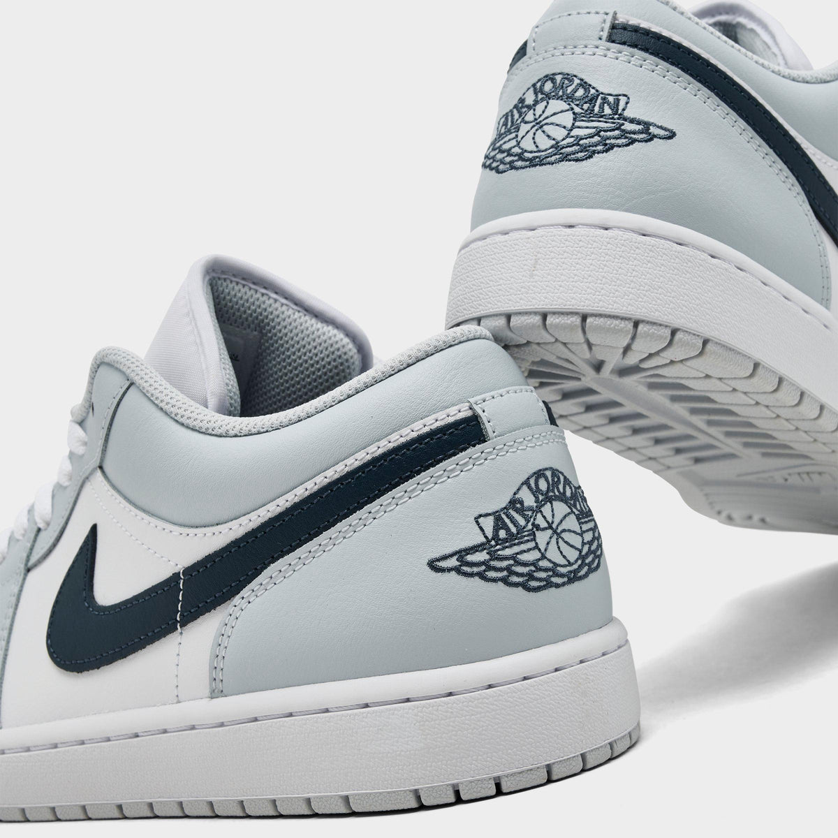 Men's Air Jordan Retro 1 Low Casual Shoes - Aura/White/Squadron Blue - view 3