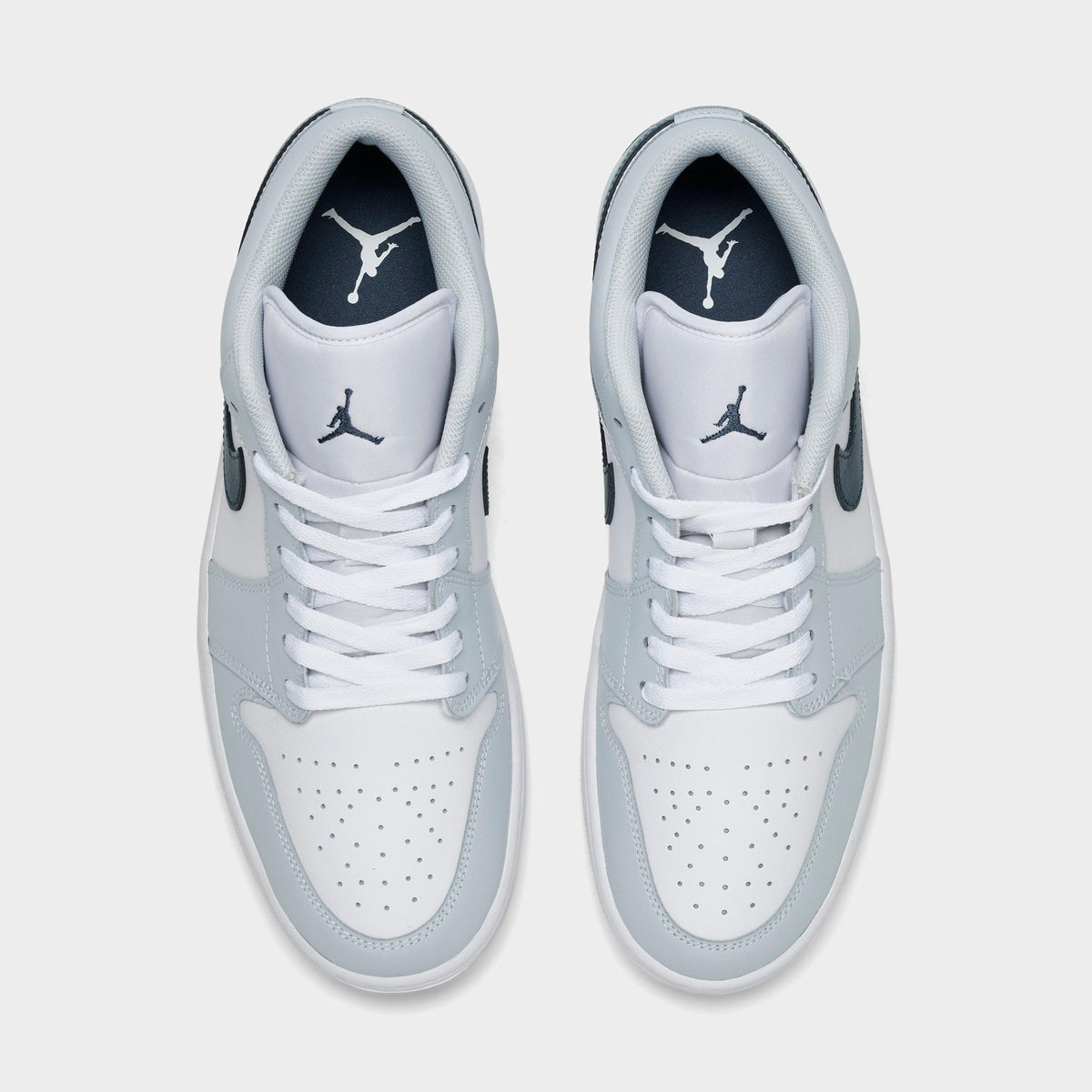 Men's Air Jordan Retro 1 Low Casual Shoes - Aura/White/Squadron Blue - view 5