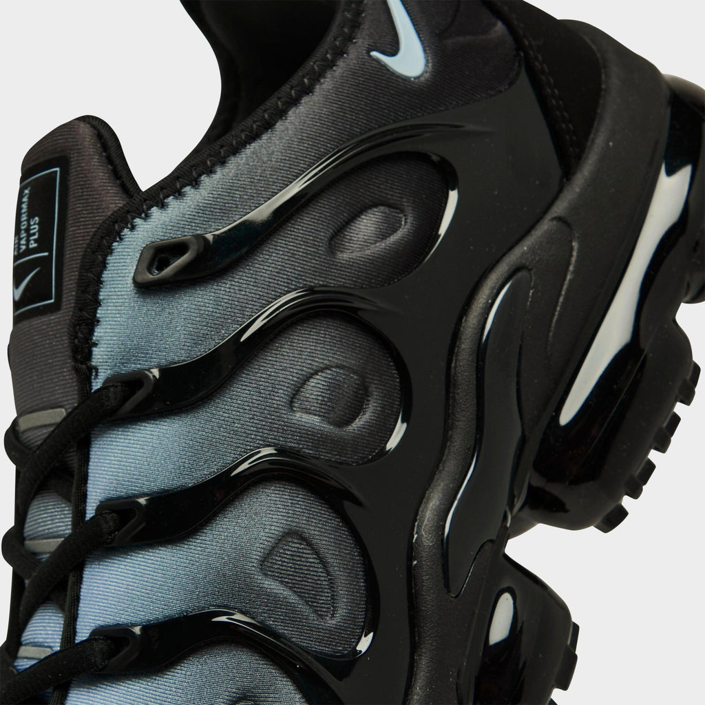 Men's Nike Air VaporMax Plus Running Shoes - Black/Aluminum - view 3