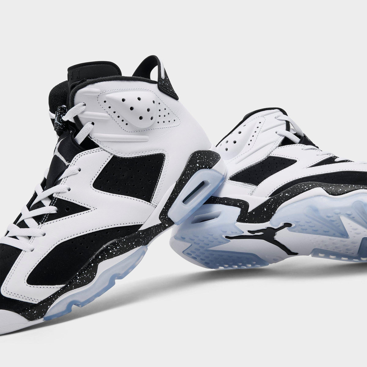 Men's Air Jordan Retro 6 Basketball Shoes - White/Black - view 3