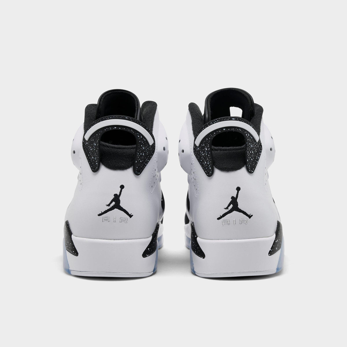 Men's Air Jordan Retro 6 Basketball Shoes - White/Black - view 4