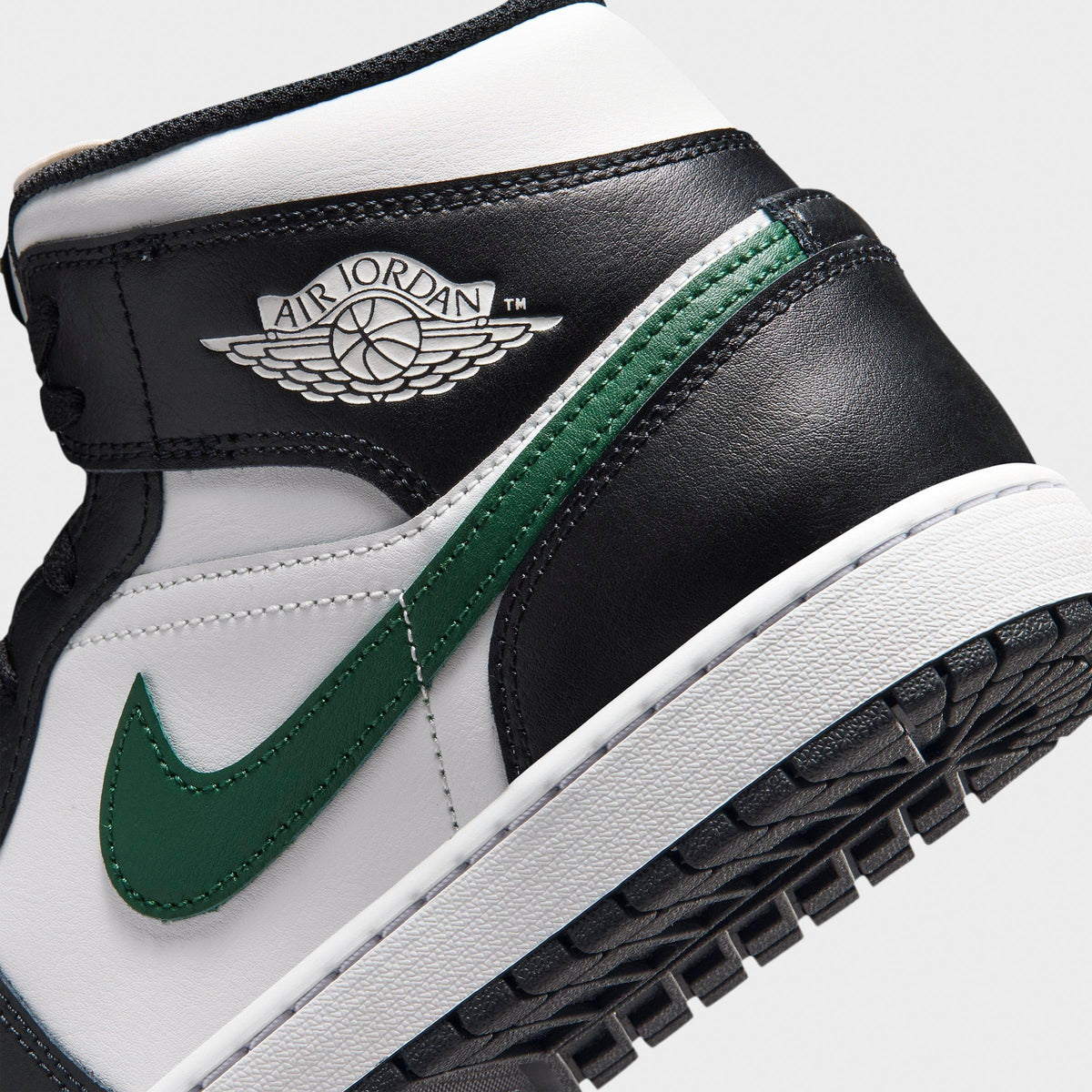 Men's Air Jordan Retro 1 Mid Casual Shoes - Black/Gorge Green/Summit White - view 3