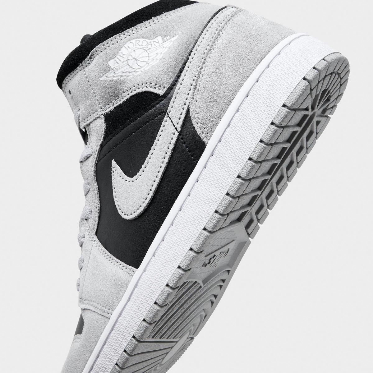 Men's Air Jordan Retro 1 Mid Casual Shoes - Light Smoke Grey/Black/White - view 3