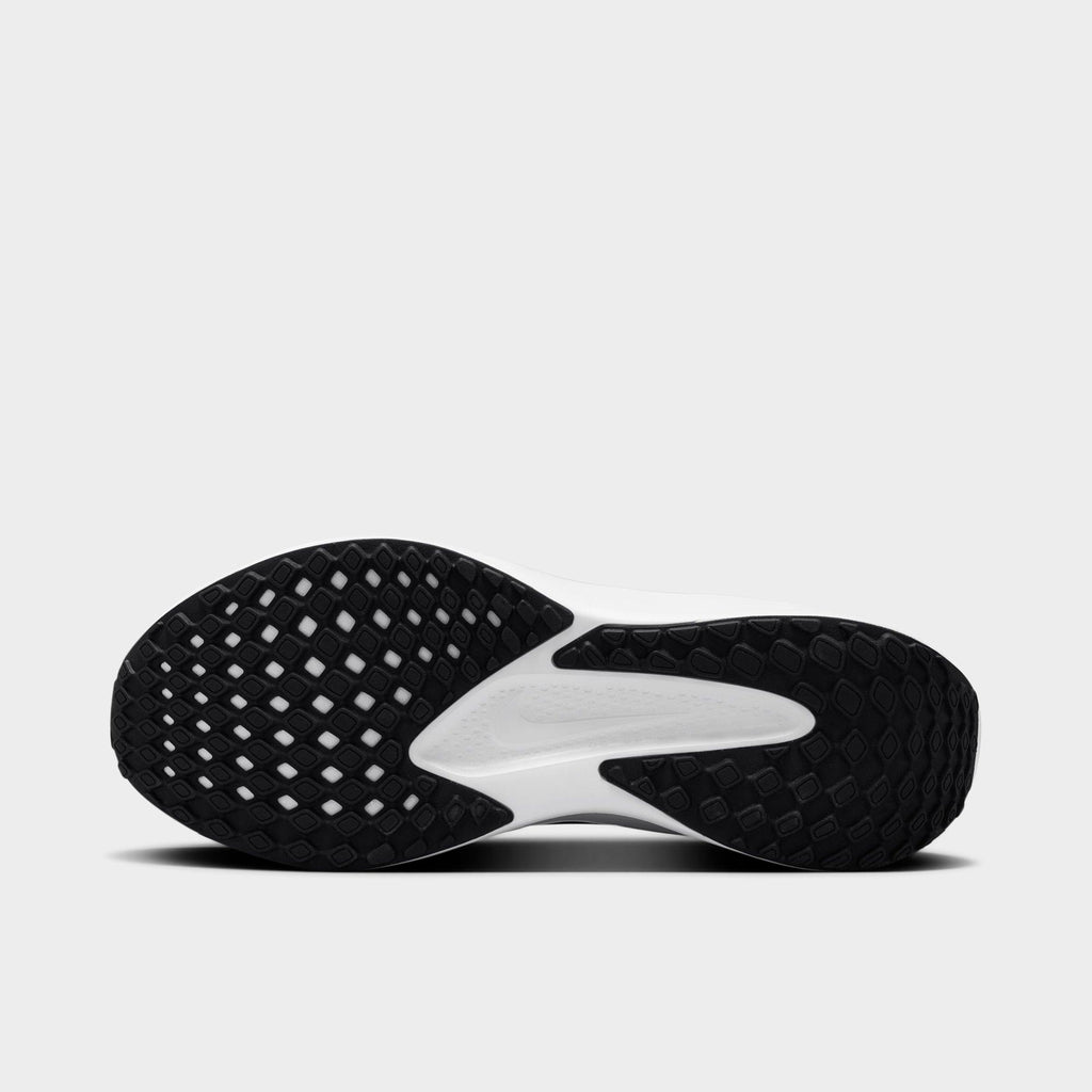 Men's Nike Quest 6 Running Shoes - Black/Iron Grey/White - view 6