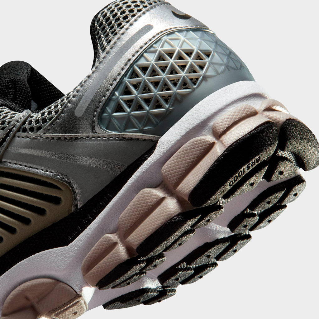 Men's Nike Zoom Vomero 5 Casual Shoes - Metallic Silver/College Grey/Black - view 3