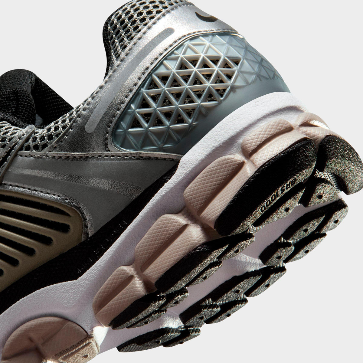 Men's Nike Zoom Vomero 5 Casual Shoes - Metallic Silver/College Grey/Black - view 3