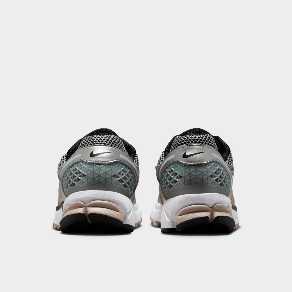 Men's Nike Zoom Vomero 5 Casual Shoes - Metallic Silver/College Grey/Black - view 4