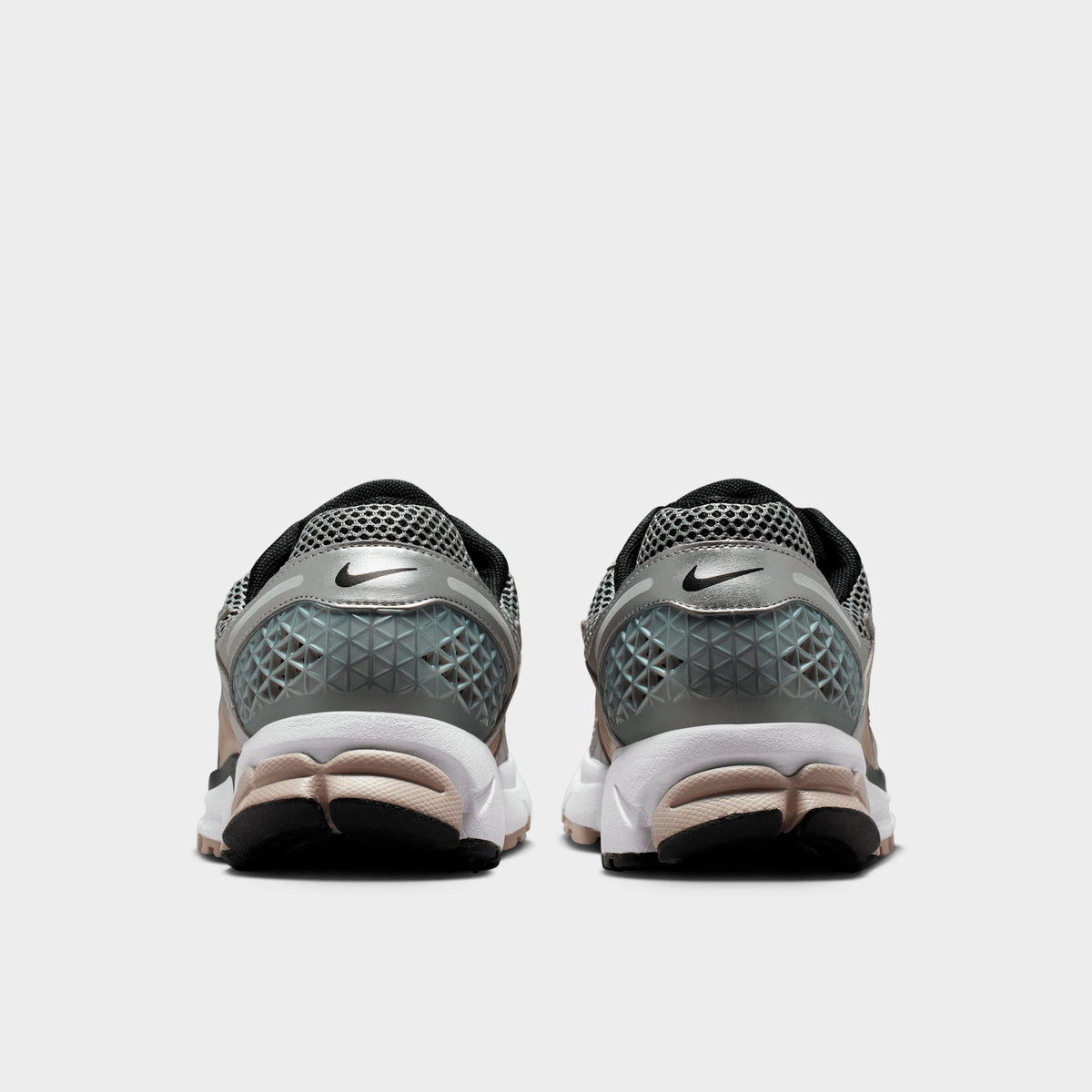 Men's Nike Zoom Vomero 5 Casual Shoes - Metallic Silver/College Grey/Black - view 4
