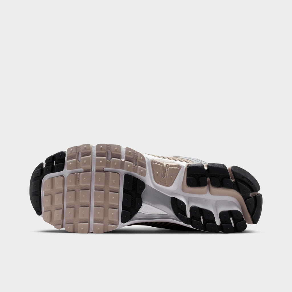 Men's Nike Zoom Vomero 5 Casual Shoes - Metallic Silver/College Grey/Black - view 6