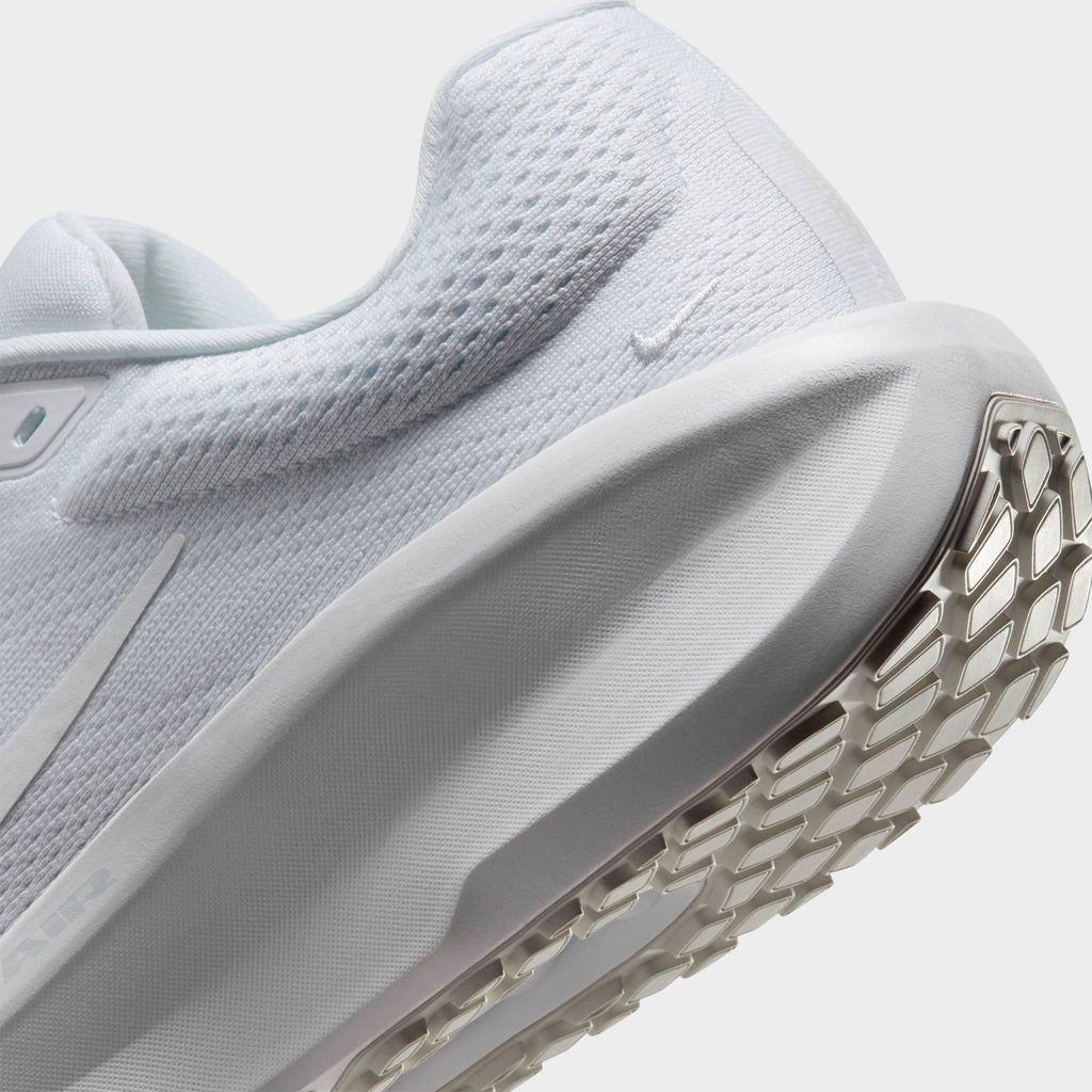Men's Nike Winflo 11 Running Shoes - White/Photon Dust/White - view 3