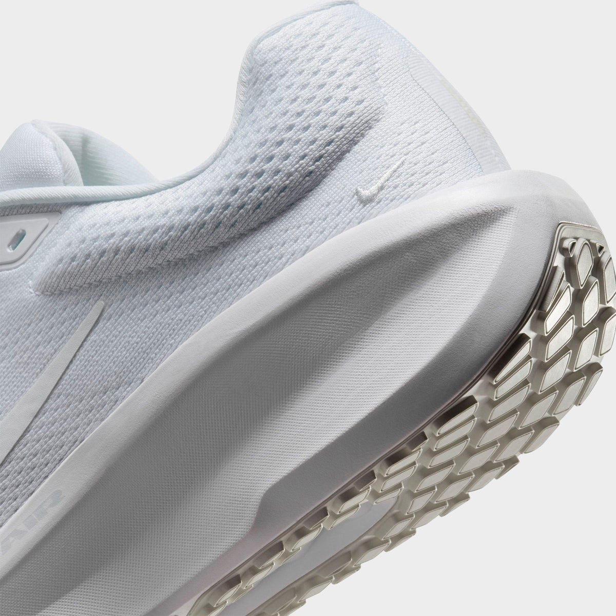 Men's Nike Winflo 11 Running Shoes - White/Photon Dust/White - view 3