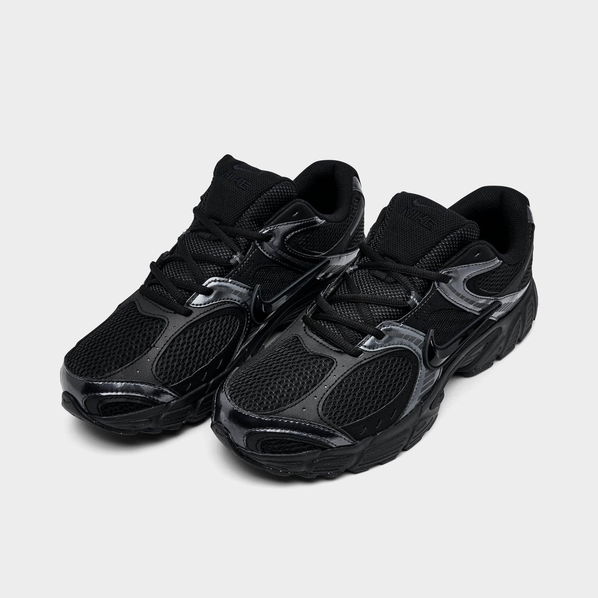 Men's Nike V5 RNR Casual Shoes - Black/Black/Anthracite - view 2