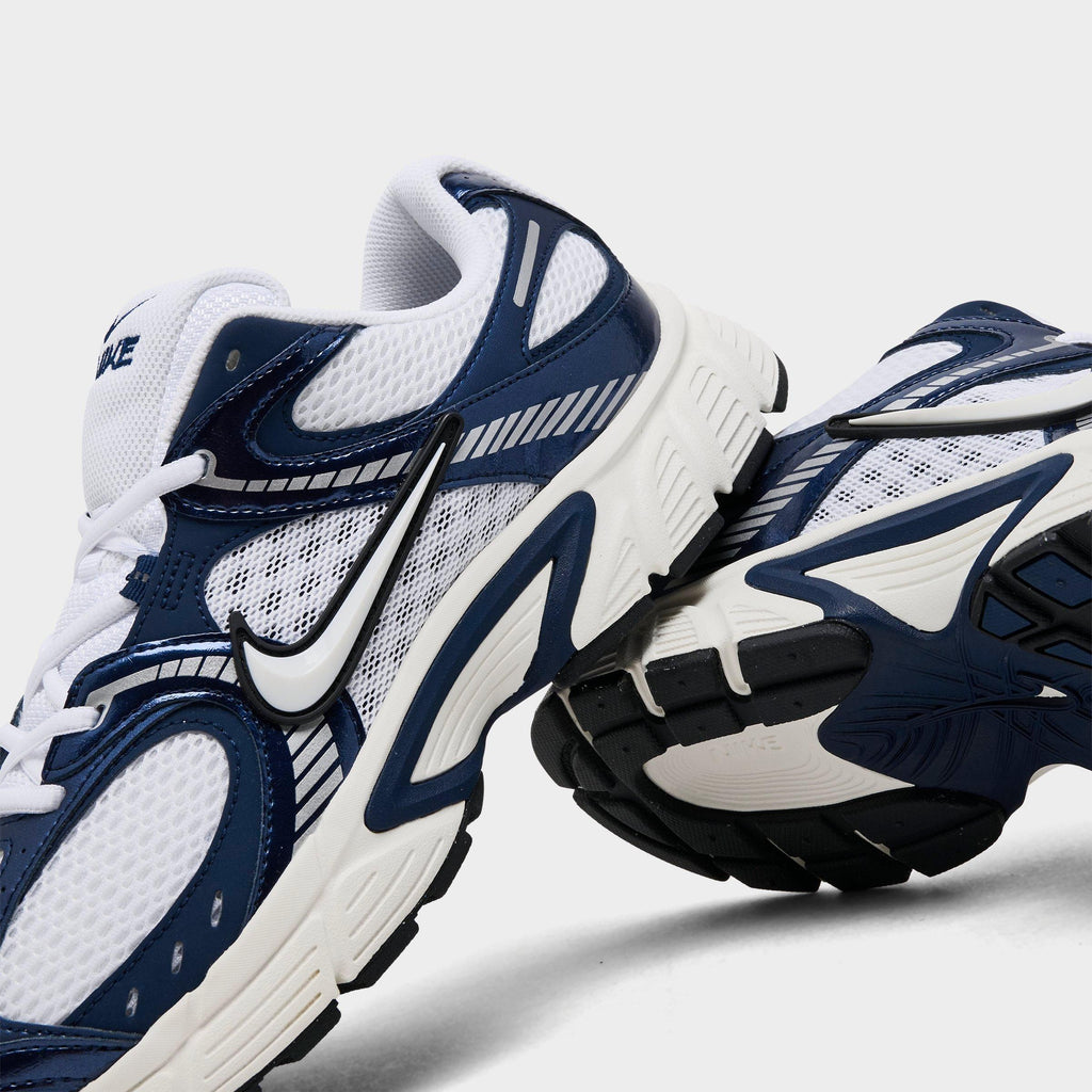 Men's Nike V5 RNR Casual Shoes - White/Midnight Navy/Metallic Silver/White - view 3