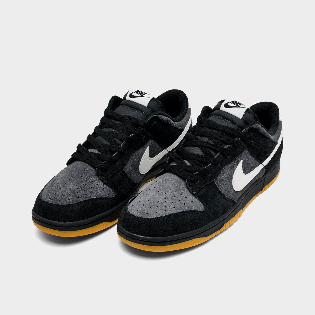 Men's Nike Dunk Low Retro SE Casual Shoes - Black/Grey/Gum - view 2
