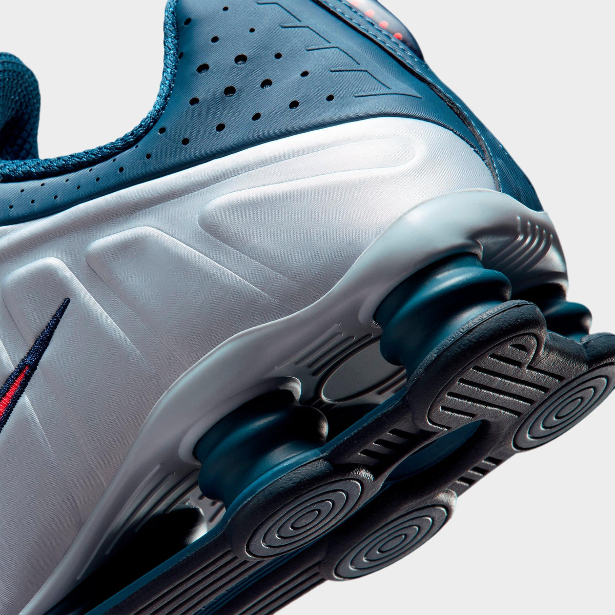 Men's Nike Shox R4 Casual Shoes - Football Grey/New Slate/Blue Eclipse/Bright Crimson - view 3