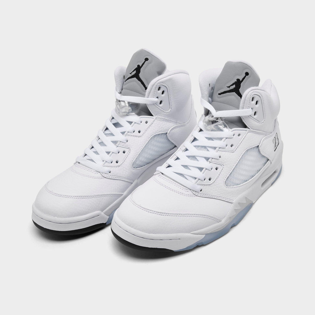Men's Air Jordan Retro 5 Basketball Shoes - White/Metallic Silver/Black - view 2