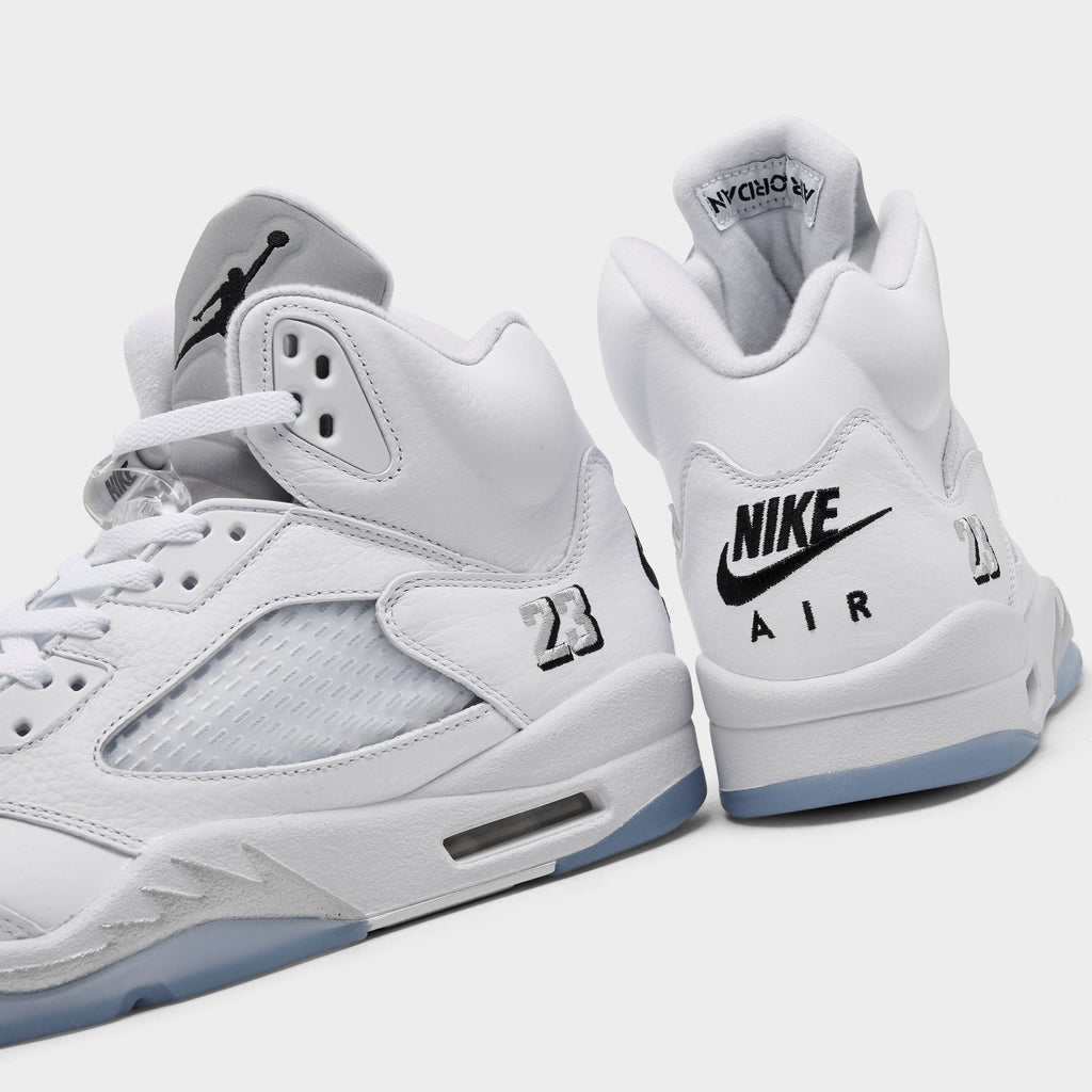 Men's Air Jordan Retro 5 Basketball Shoes - White/Metallic Silver/Black - view 3