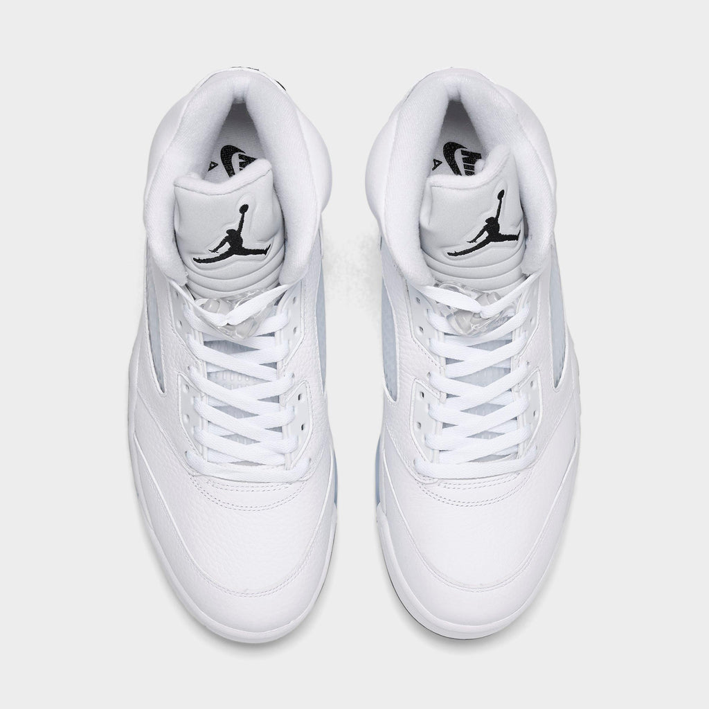 Men's Air Jordan Retro 5 Basketball Shoes - White/Metallic Silver/Black - view 5