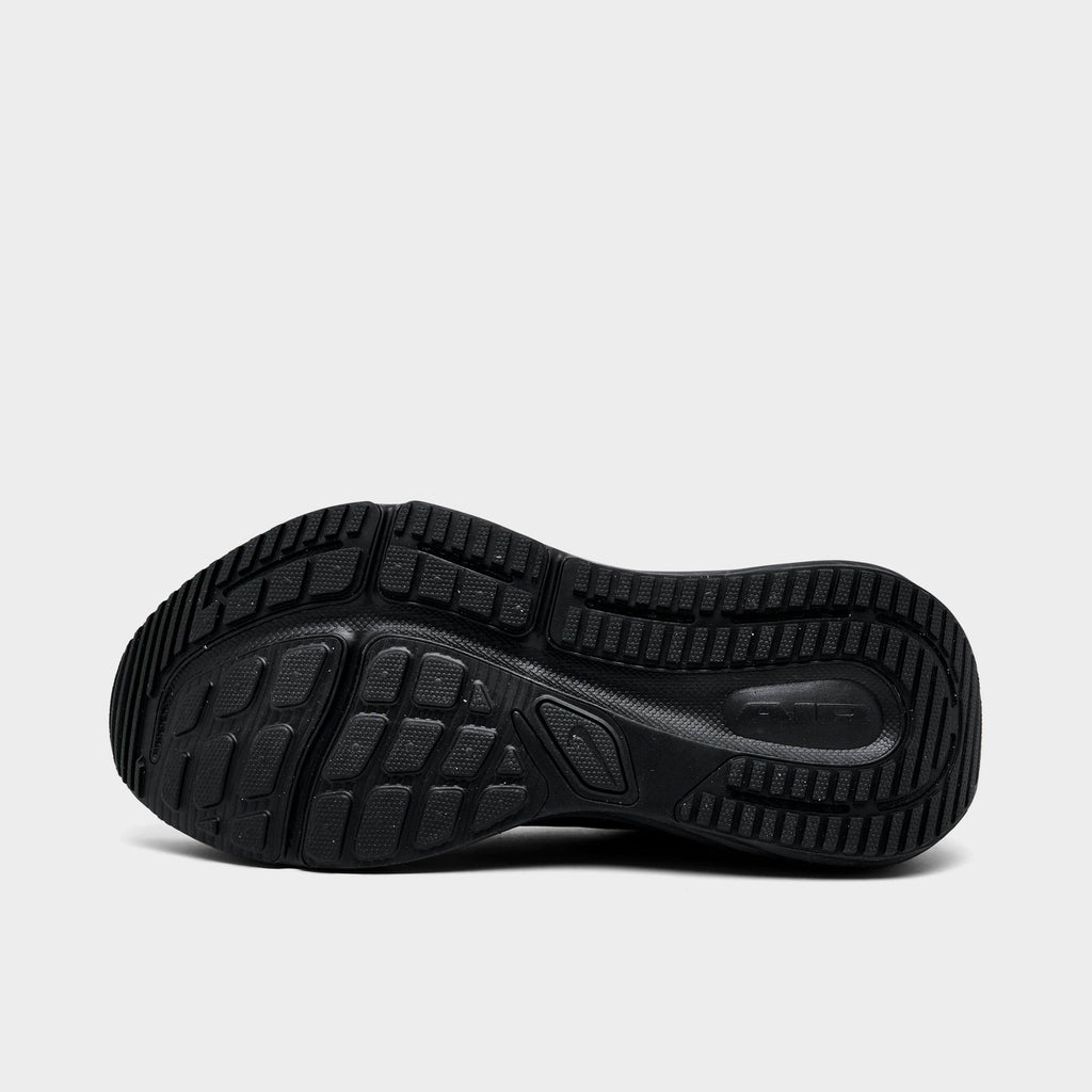 Men's Nike Air Winflo 12 Road Running Shoes - Black/Dark Smoke Grey/Black - view 6
