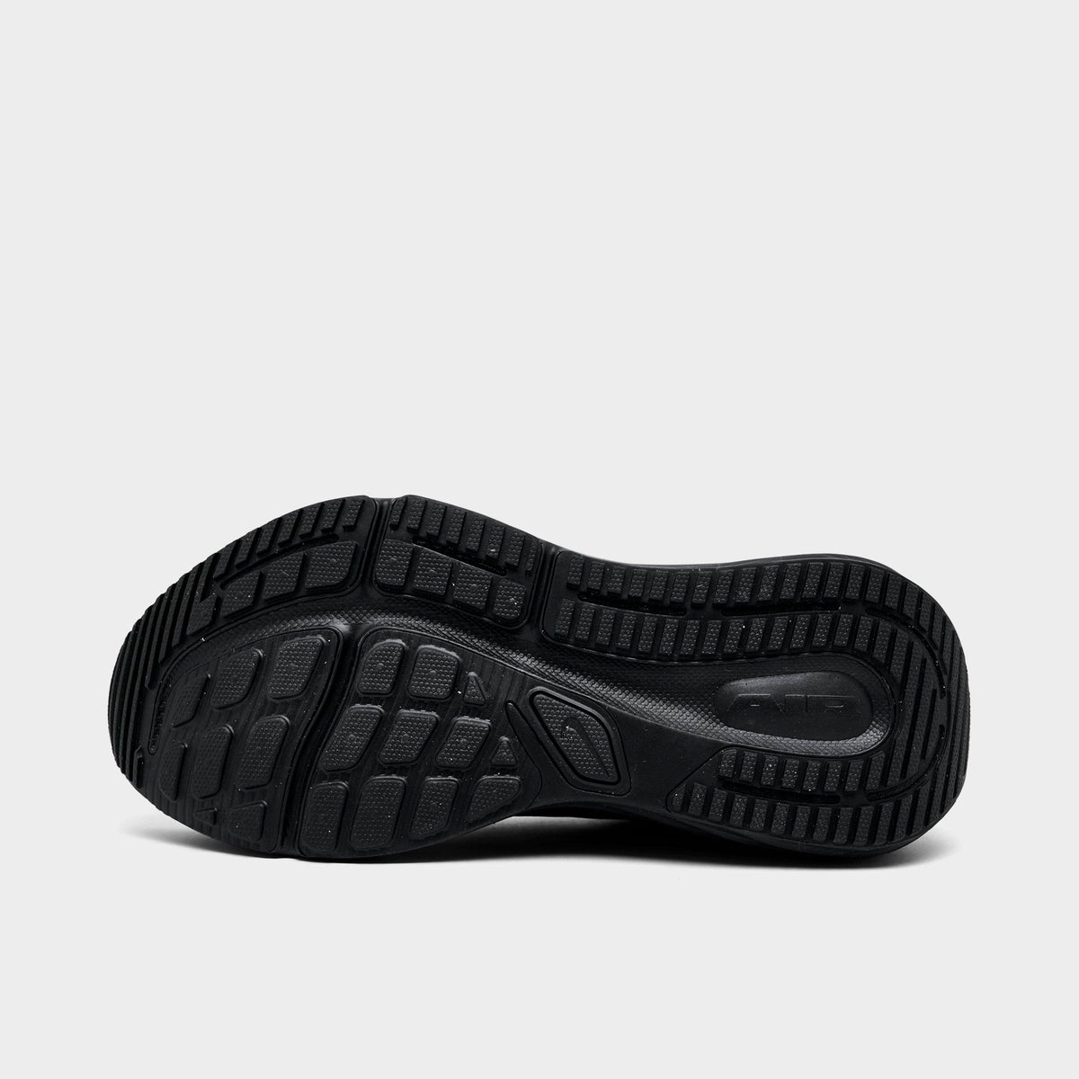 Men's Nike Air Winflo 12 Road Running Shoes - Black/Dark Smoke Grey/Black - view 6