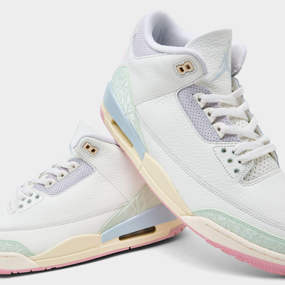 Men's Air Jordan Retro 3 Basketball Shoes - Sail/Jade Aura/Aura/Iced Carmine/Muslin/Iris Whisper - view 3