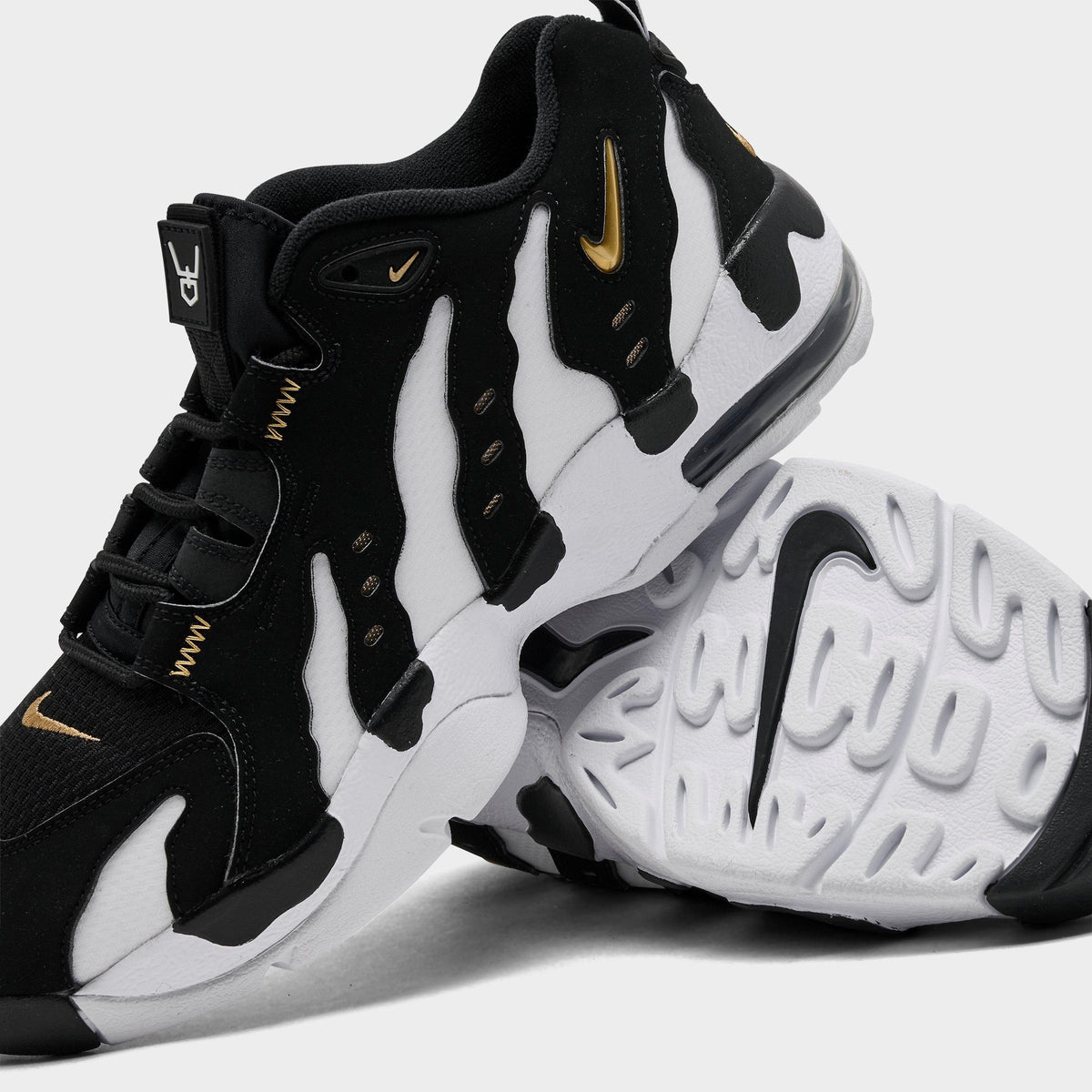 Men's Nike Air DT Max '96 Low Casual Shoes - Black/White/Metallic Gold - view 3