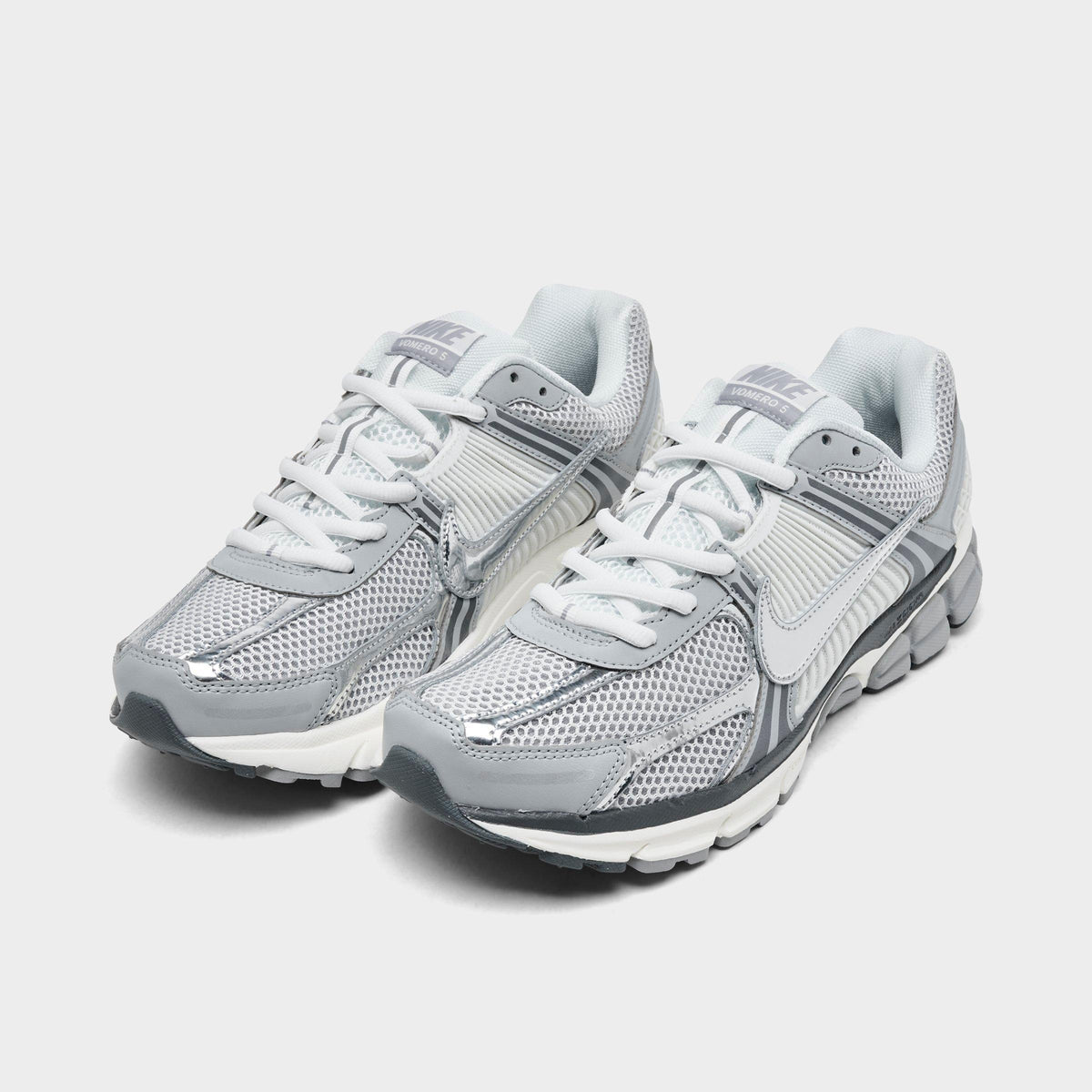 Men's Nike Zoom Vomero 5 Casual Shoes - Summit White/Light Smoke Grey/Smoke Grey/Metallic Silver - view 2