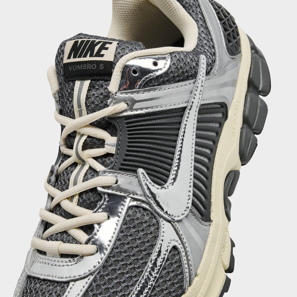 Men's Nike Zoom Vomero 5 Casual Shoes - Iron Grey/Metallic Silver/Coconut Milk/Chrome - view 3