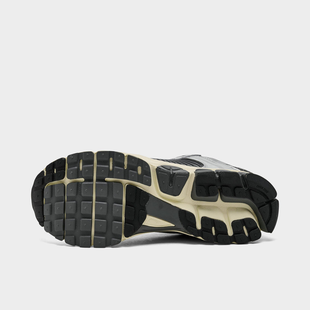 Men's Nike Zoom Vomero 5 Casual Shoes - Iron Grey/Metallic Silver/Coconut Milk/Chrome - view 6