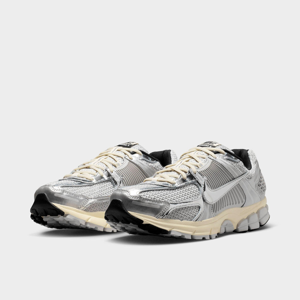 Men's Nike Zoom Vomero 5 Casual Shoes - Grey Fog/Metallic Silver/Coconut Milk/Chrome - view 2