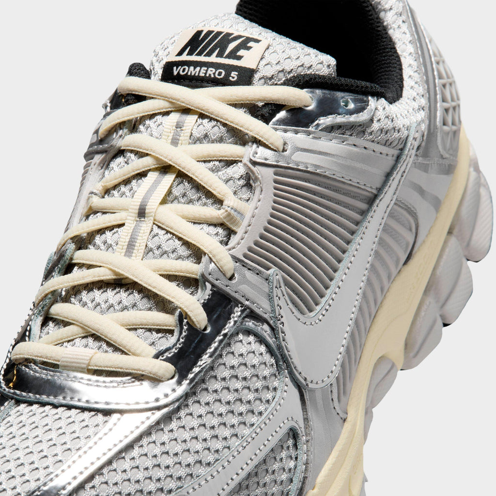 Men's Nike Zoom Vomero 5 Casual Shoes - Grey Fog/Metallic Silver/Coconut Milk/Chrome - view 3