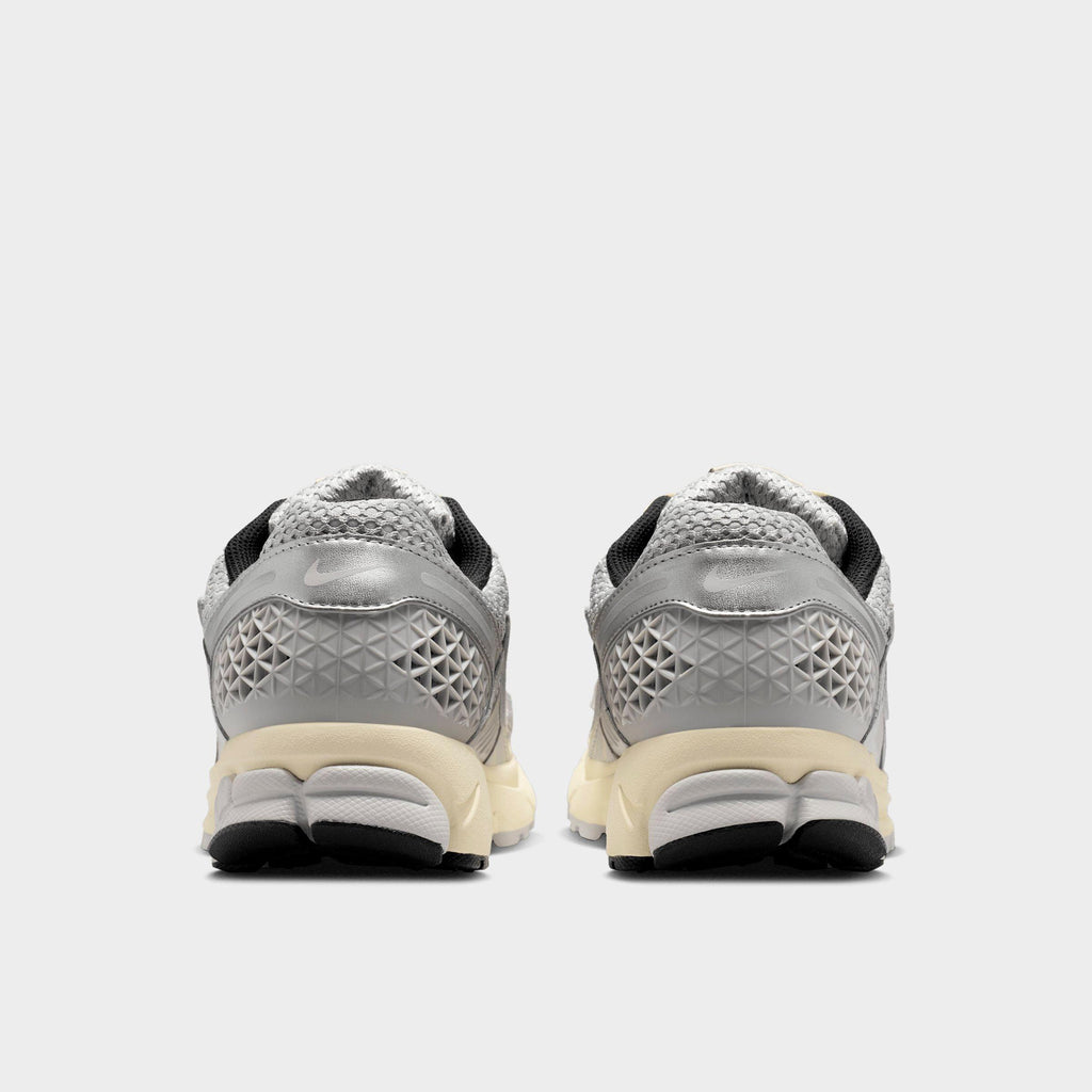 Men's Nike Zoom Vomero 5 Casual Shoes - Grey Fog/Metallic Silver/Coconut Milk/Chrome - view 4