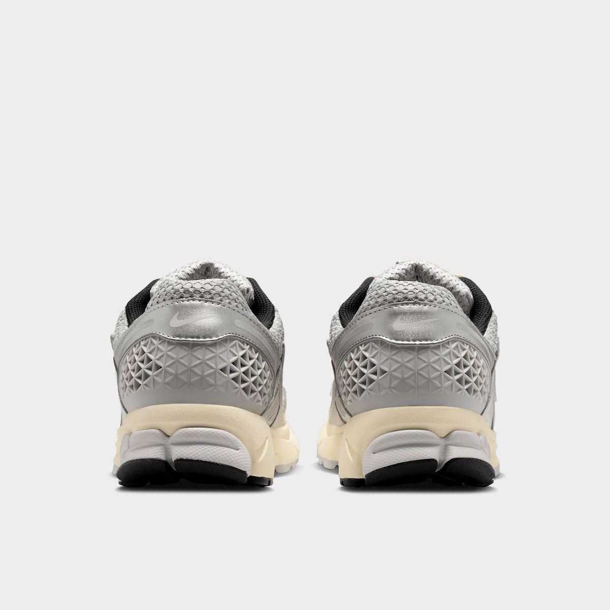 Men's Nike Zoom Vomero 5 Casual Shoes - Grey Fog/Metallic Silver/Coconut Milk/Chrome - view 4
