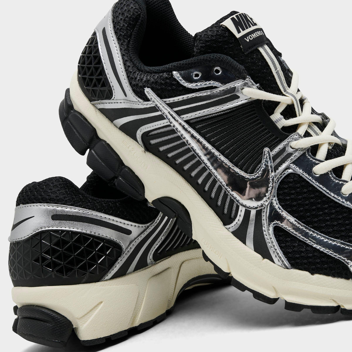 Men's Nike Zoom Vomero 5 Casual Shoes - Black/Metallic Silver/Coconut Milk/Chrome - view 3