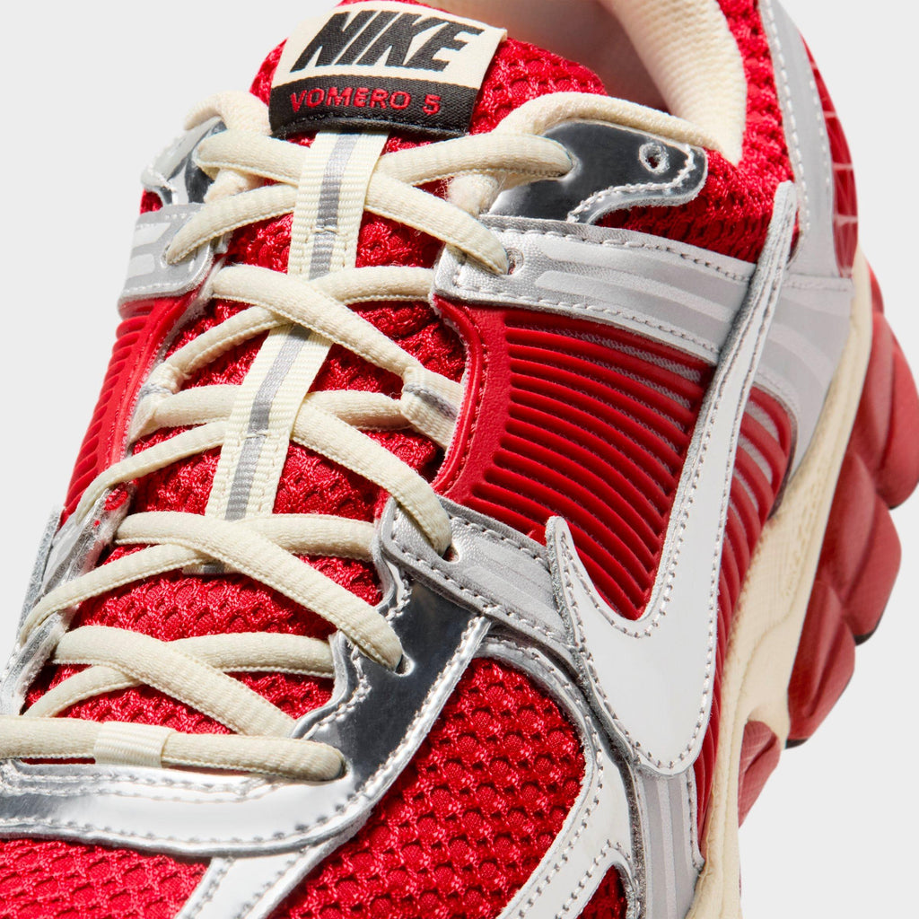 Men's Nike Zoom Vomero 5 Casual Shoes - Gym Red/Metallic Silver/Coconut Milk/Chrome - view 3