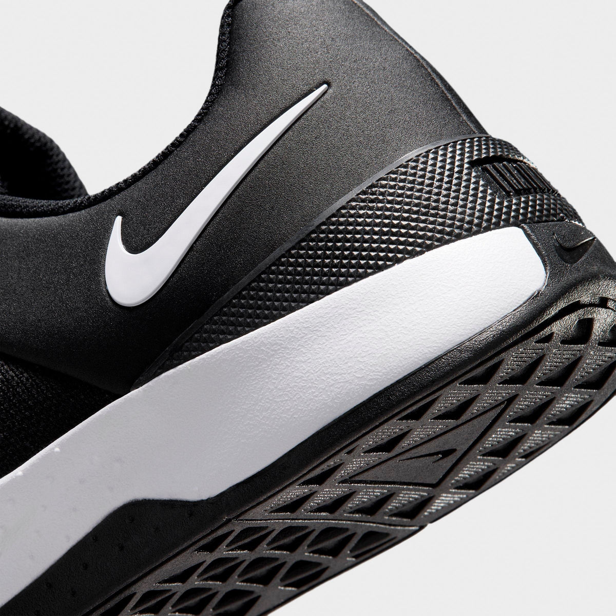 Men's Nike MC Trainer 4 Training Shoes - Black/White - view 3