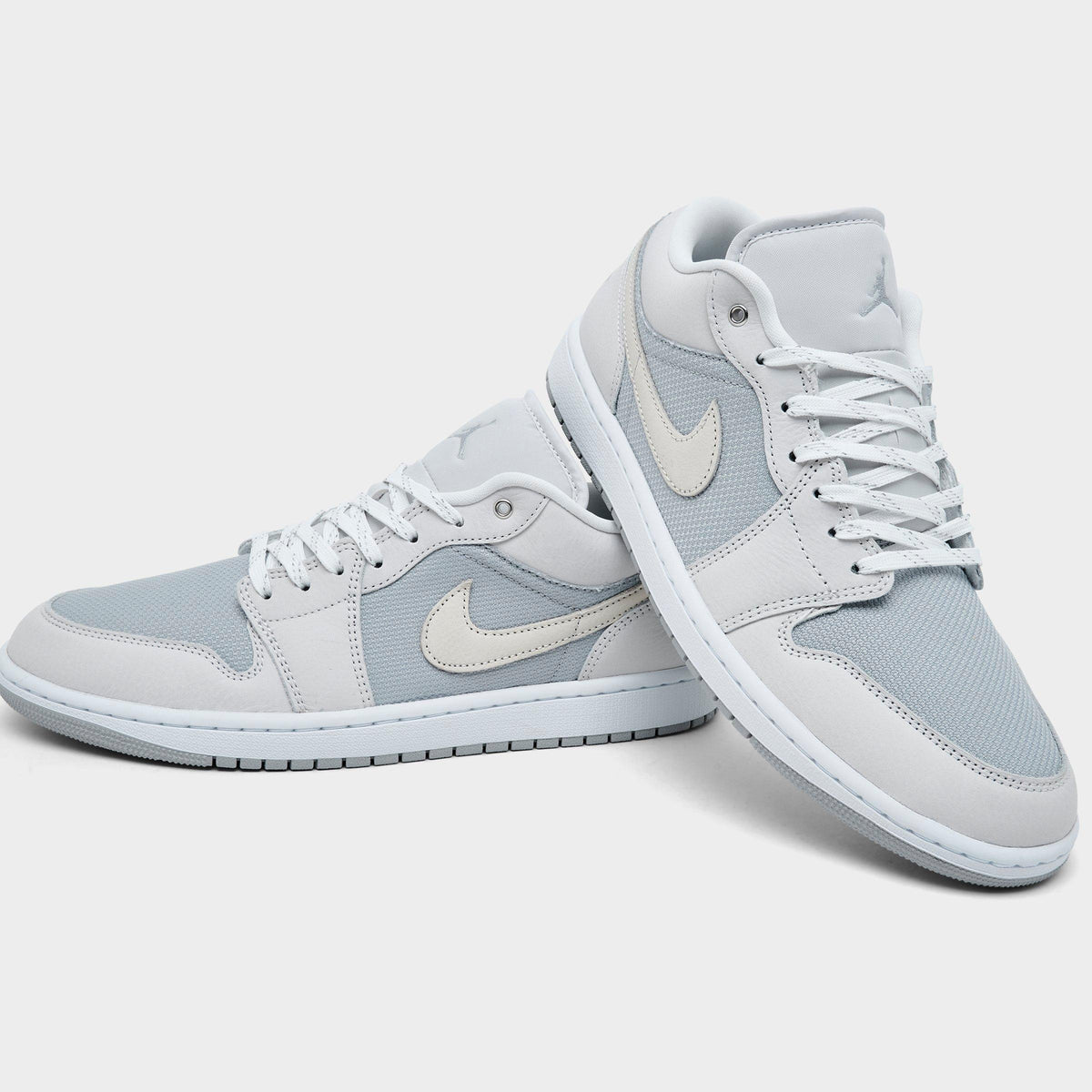 Men's Air Jordan Retro 1 Low SE Casual Shoes - Off White/Soft Pearl/Light Smoke Grey - view 3