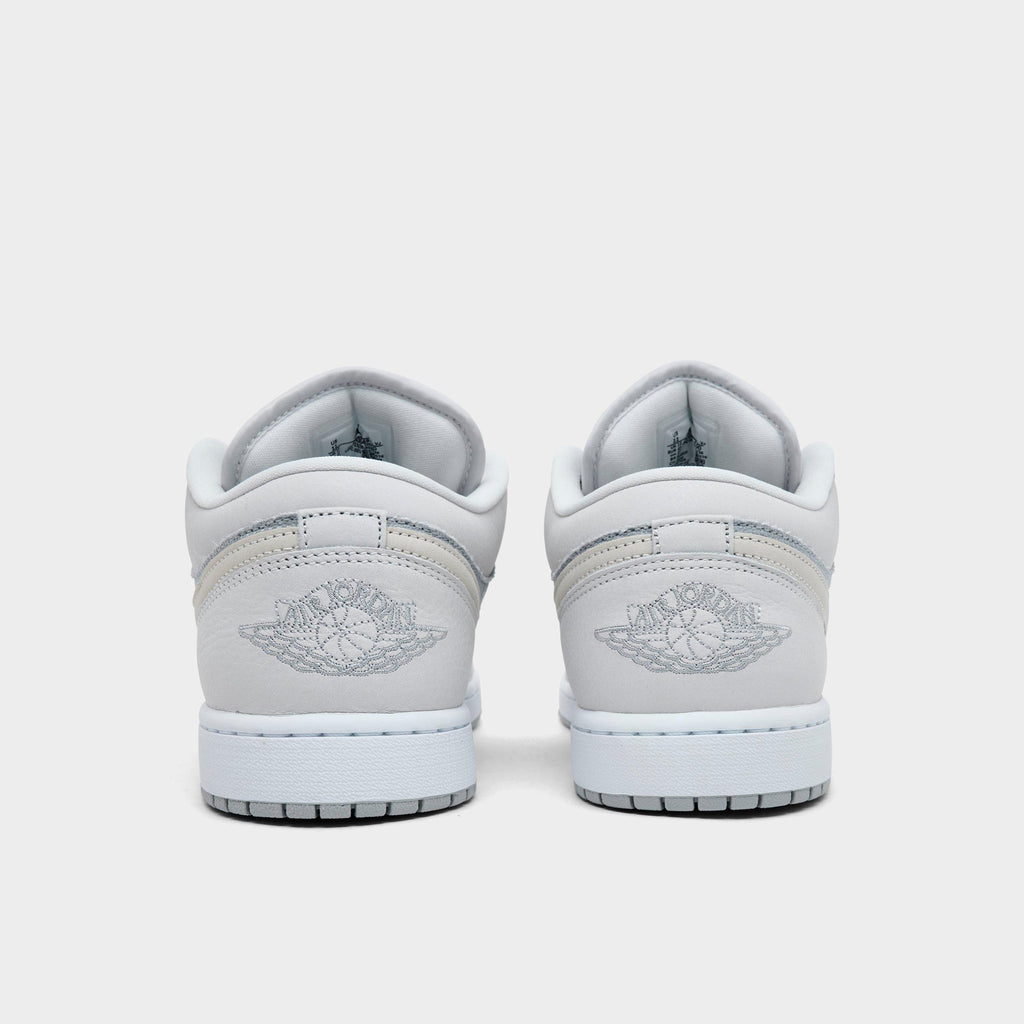 Men's Air Jordan Retro 1 Low SE Casual Shoes - Off White/Soft Pearl/Light Smoke Grey - view 4
