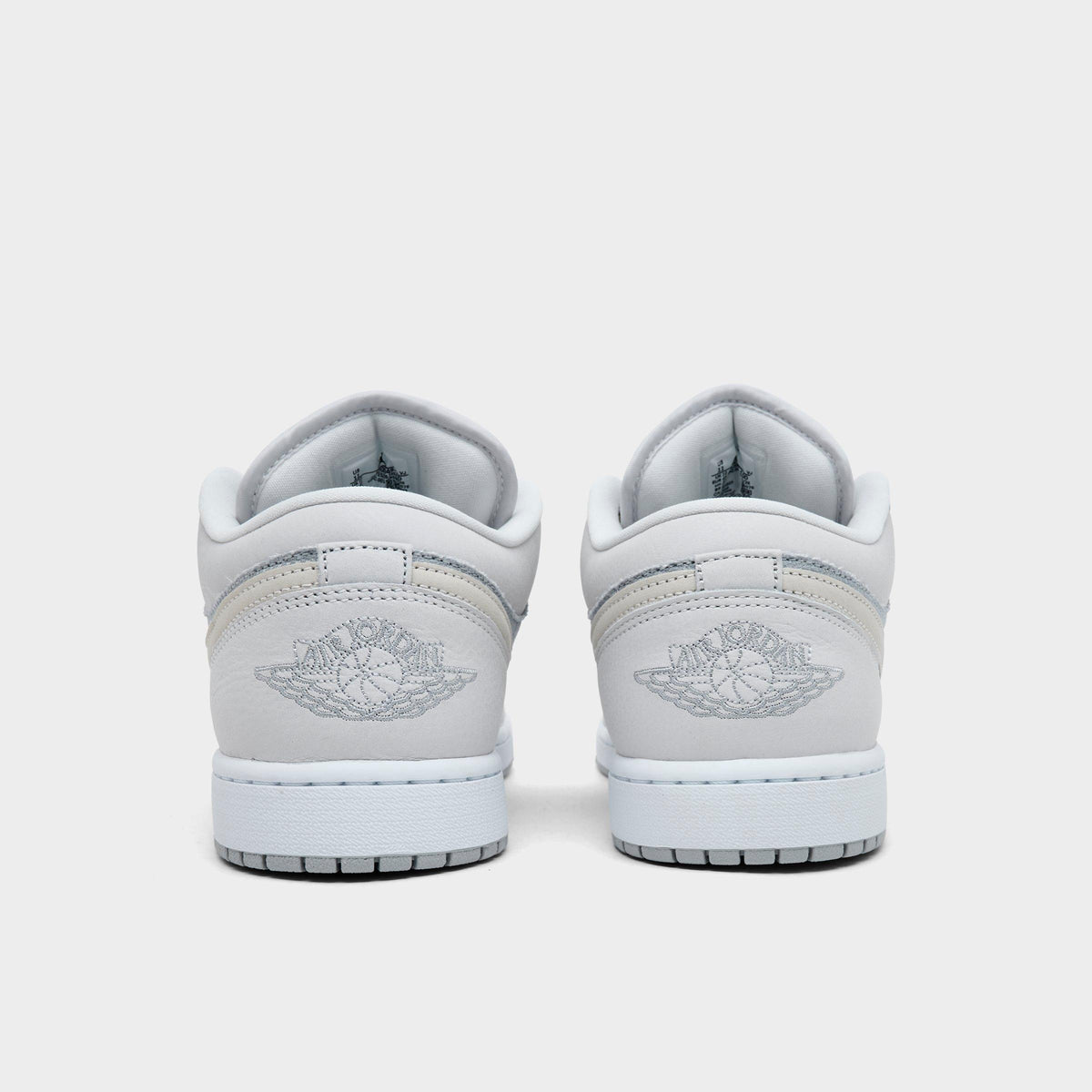 Men's Air Jordan Retro 1 Low SE Casual Shoes - Off White/Soft Pearl/Light Smoke Grey - view 4