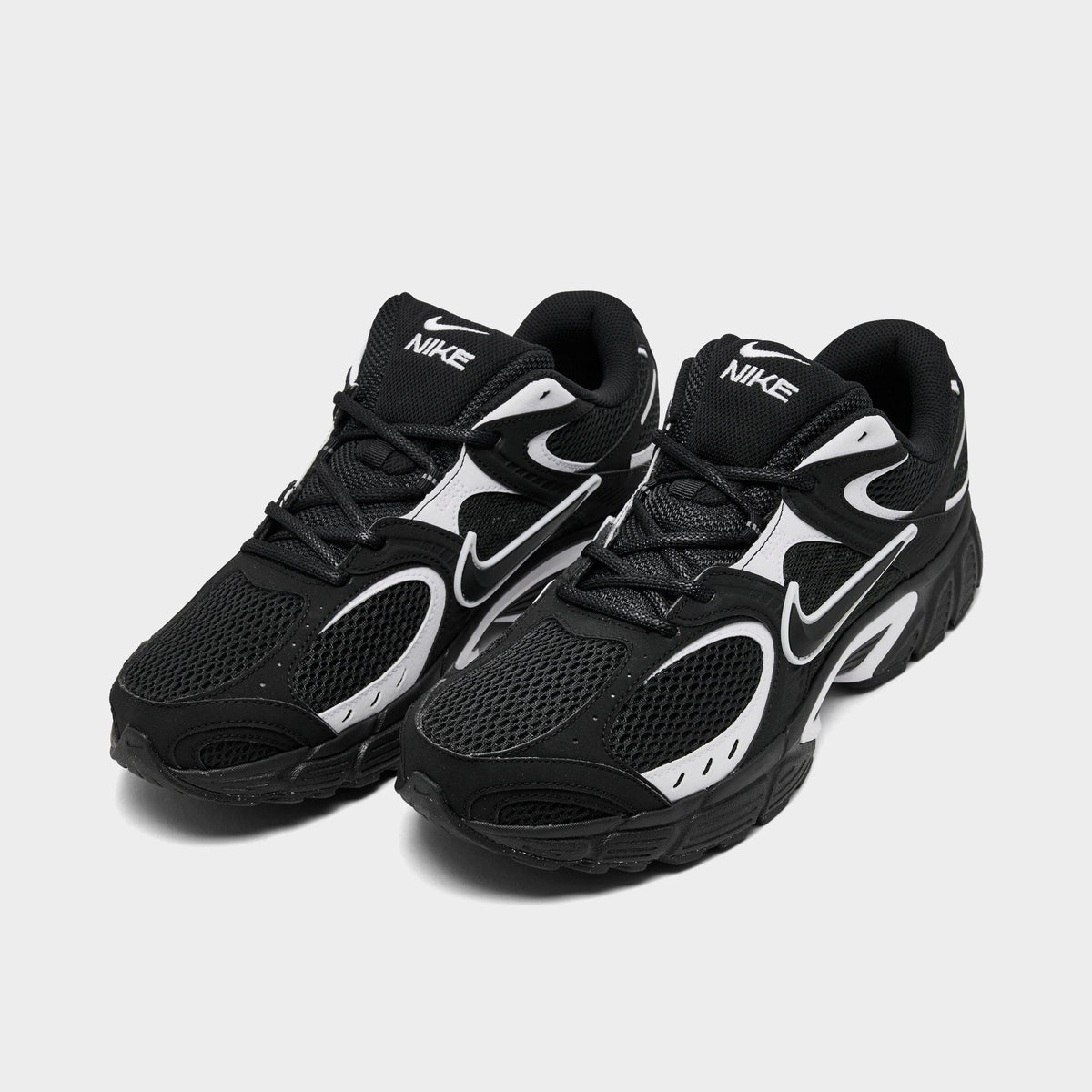 Men's Nike V5 RNR Casual Shoes - Black/Black/White - view 2
