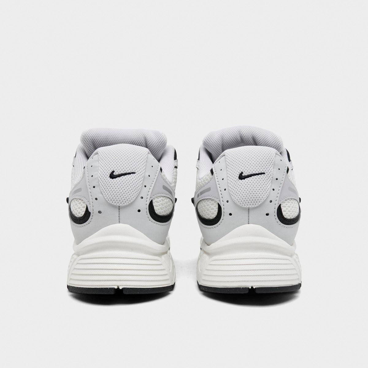 Men's Nike V5 RNR Casual Shoes - Sail/Sail/Black/Vast Grey - view 4