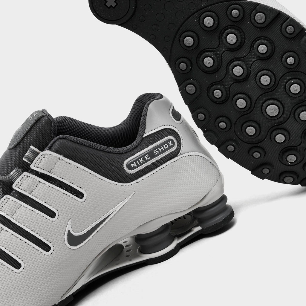 Men's Nike Shox NZ Casual Shoes - Smoke Grey/Grey Fog - view 3