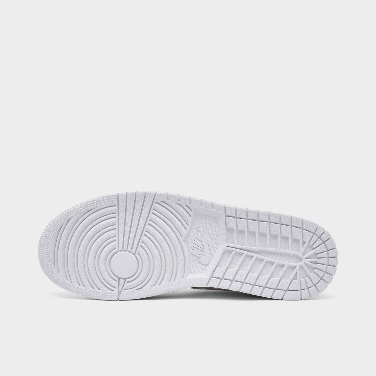 Men's Air Jordan Retro 1 Mid SE Casual Shoes - White/White/White/Field Silver - view 6