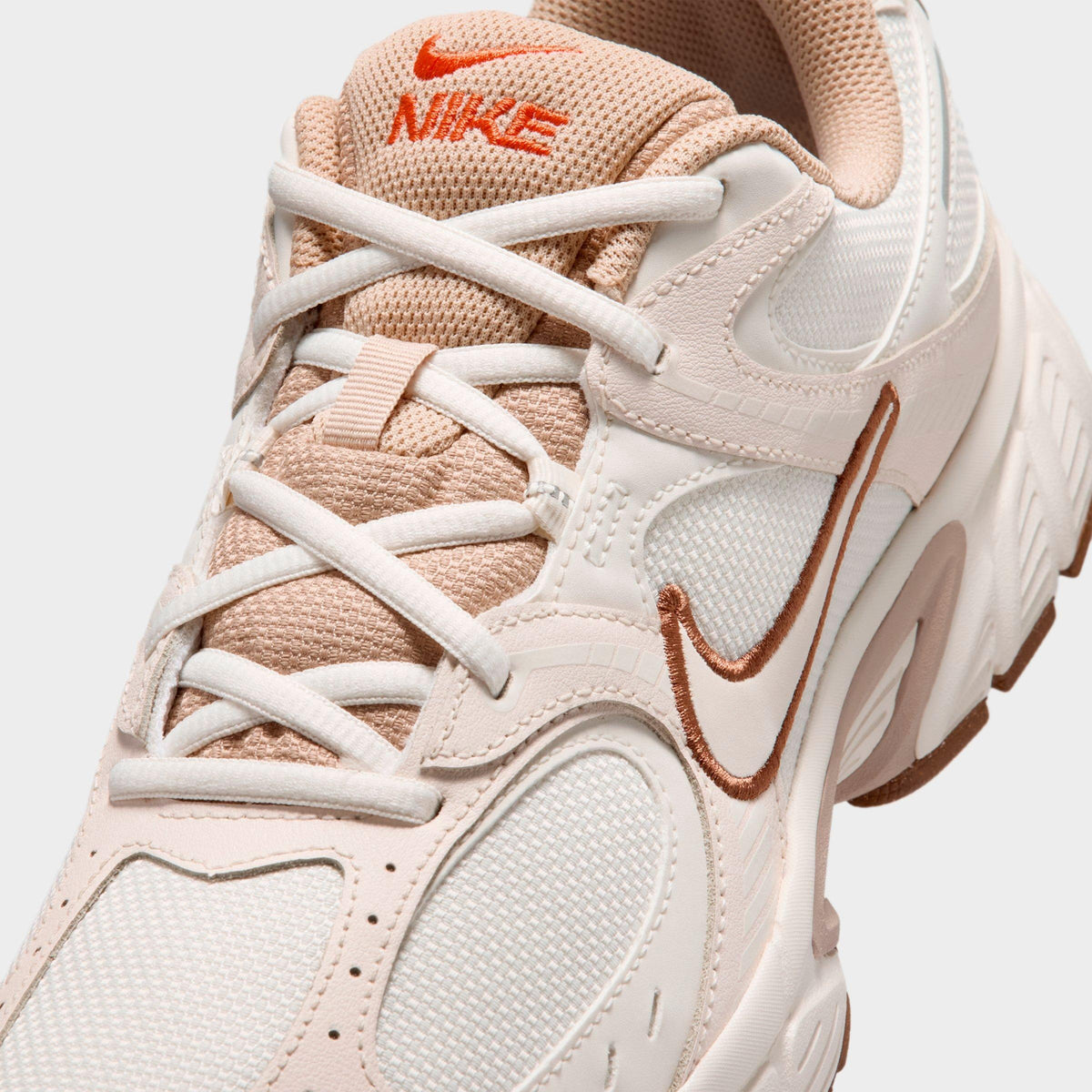 Men's Nike V5 RNR Casual Shoes - Sail/Pale Ivory/Aluminum/Light British Tan - view 3