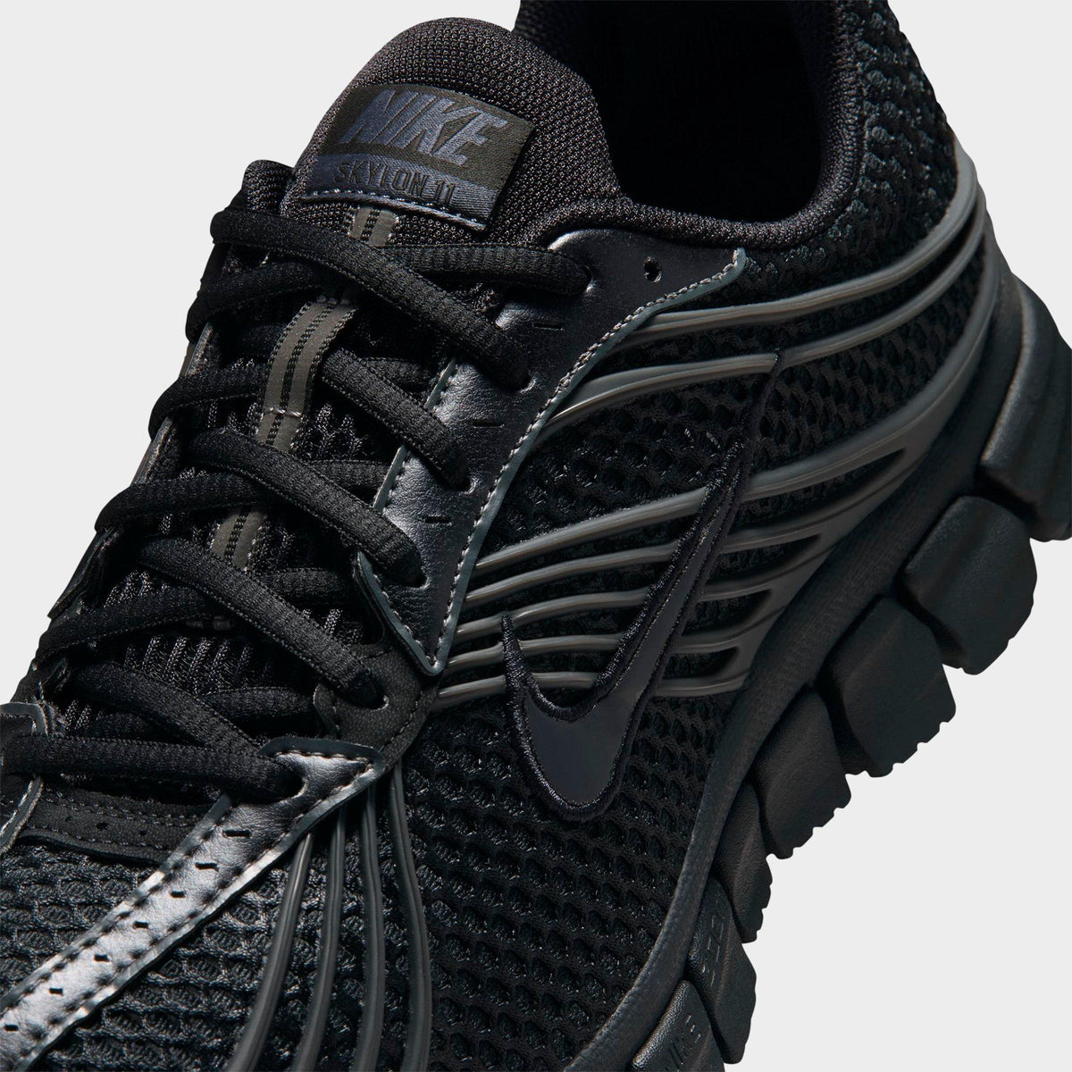 Men's Nike Zoom Skylon 11 Casual Shoes - Black/Black/Anthracite - view 3
