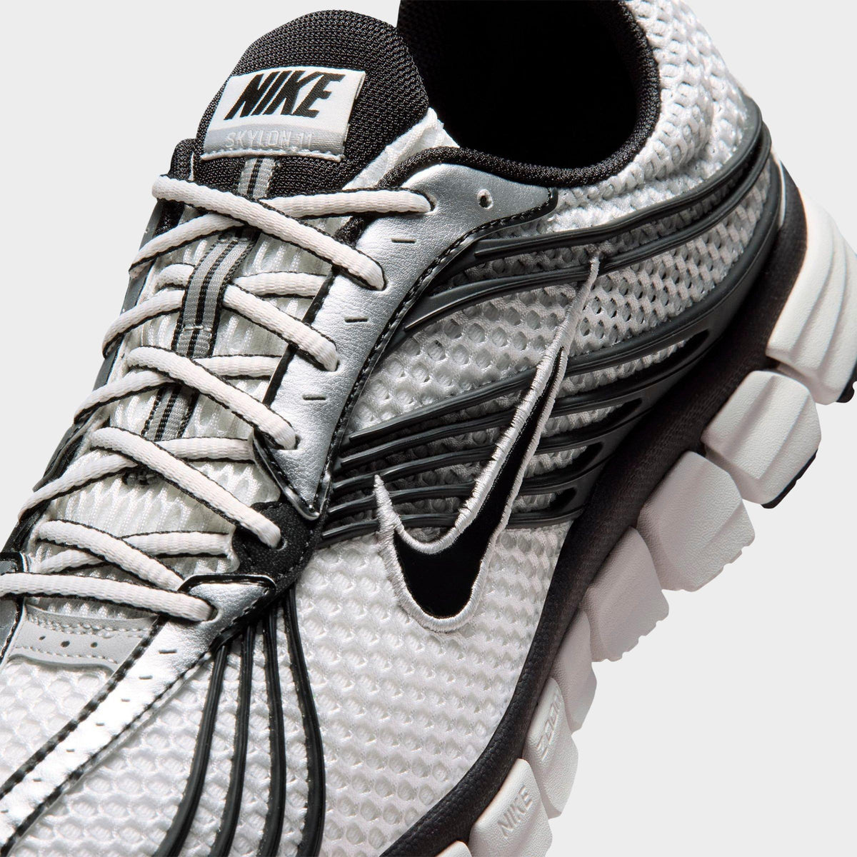 Men's Nike Zoom Skylon 11 Casual Shoes - Summit White/Metallic Silver/Black - view 3