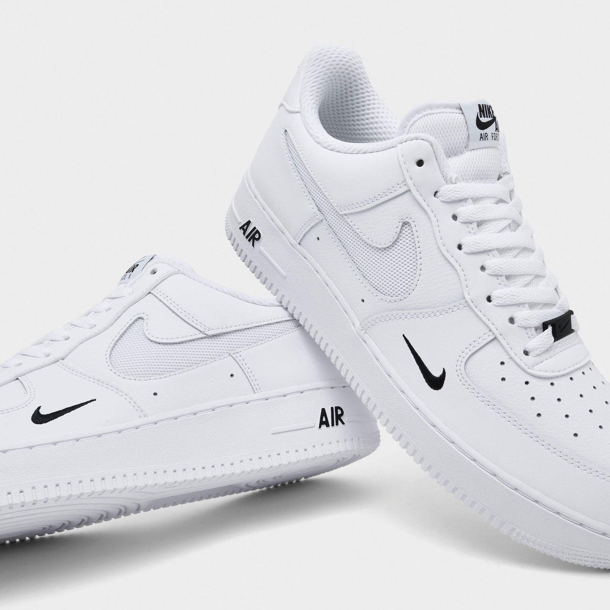 Men's Nike Air Force 1 '07 LV8 Casual Shoes - White/Black/Reflective Silver - view 3