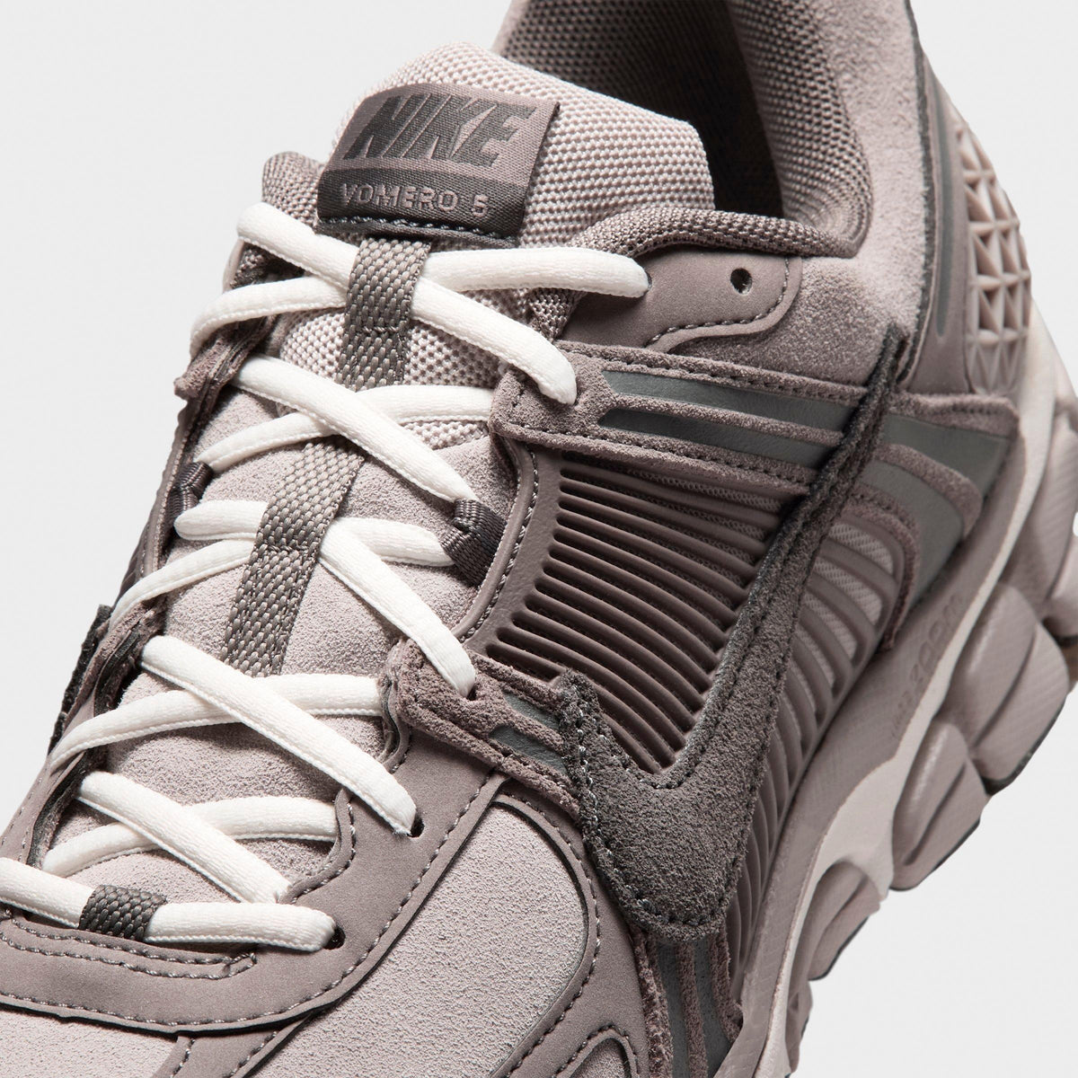 Men's Nike Zoom Vomero 5 Casual Shoes - College Grey/Cave Stone/Sail/Medium Ash - view 3