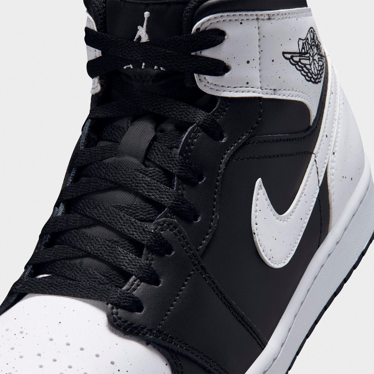 Men's Air Jordan Retro 1 Mid SE Casual Shoes - Black/Black/White - view 3